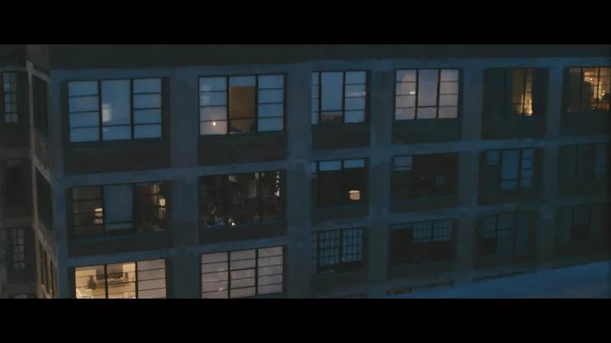 全片高能反转，性感美女化身“*窥偷**狂”