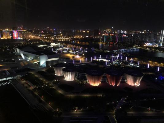 这个沉浸在梦幻中的光影餐厅，太原的“颜控”们不可错过！