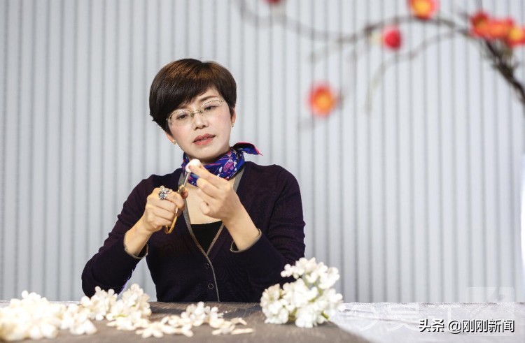 在创新中赋予丝绸蚕桑生命力——访“吴江时代新人”胡毓芳