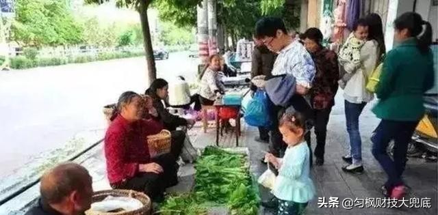 成都摆地摊有什么政策,去成都摆摊一月能挣多少