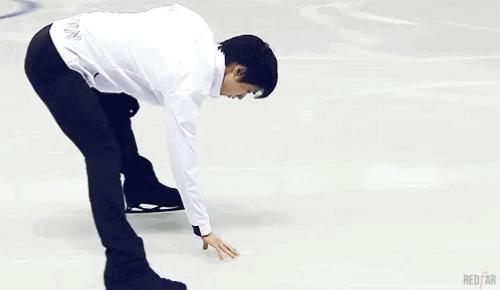 日本选手羽生结弦冰刀,滑冰羽生结弦冰墩墩