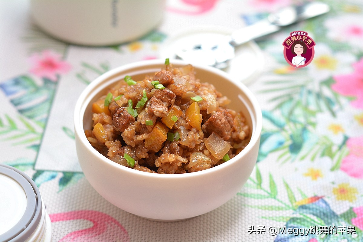 剩米饭秒变新鲜饭做法,生米做懒人焖饭