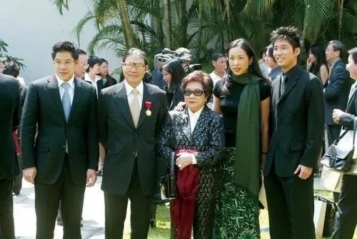 三房太太,13名子女,争夺几百亿家产,霍家宫斗比港剧精彩多了