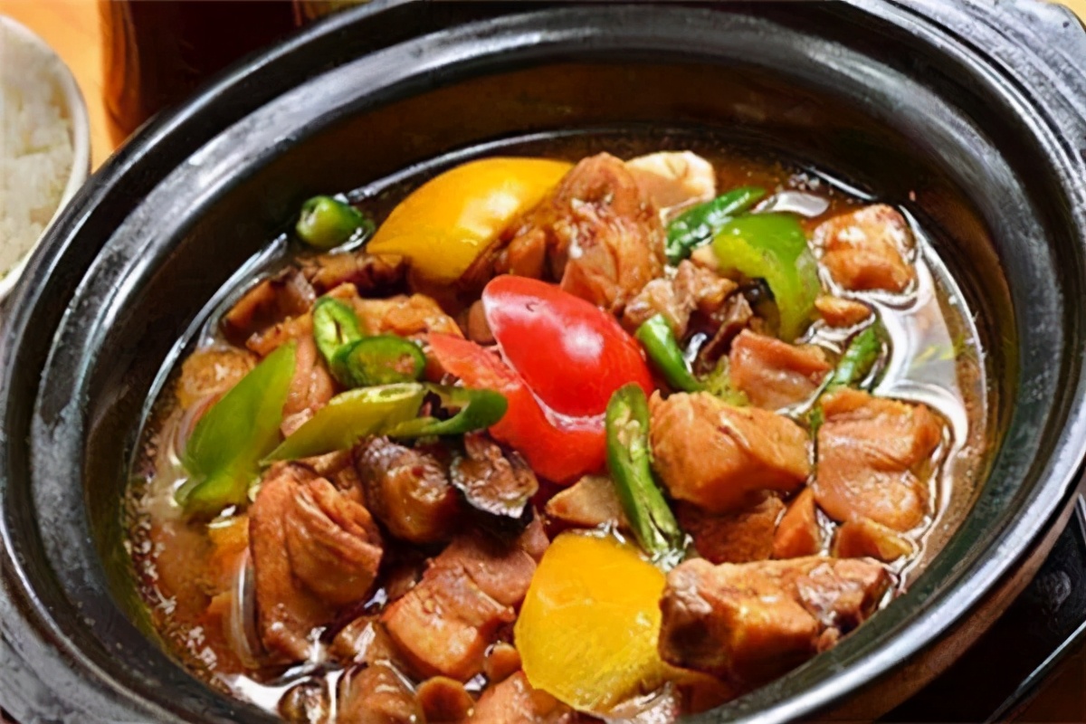 现在做黄焖鸡米饭还能赚钱吗,黄焖鸡米饭一年赚多少