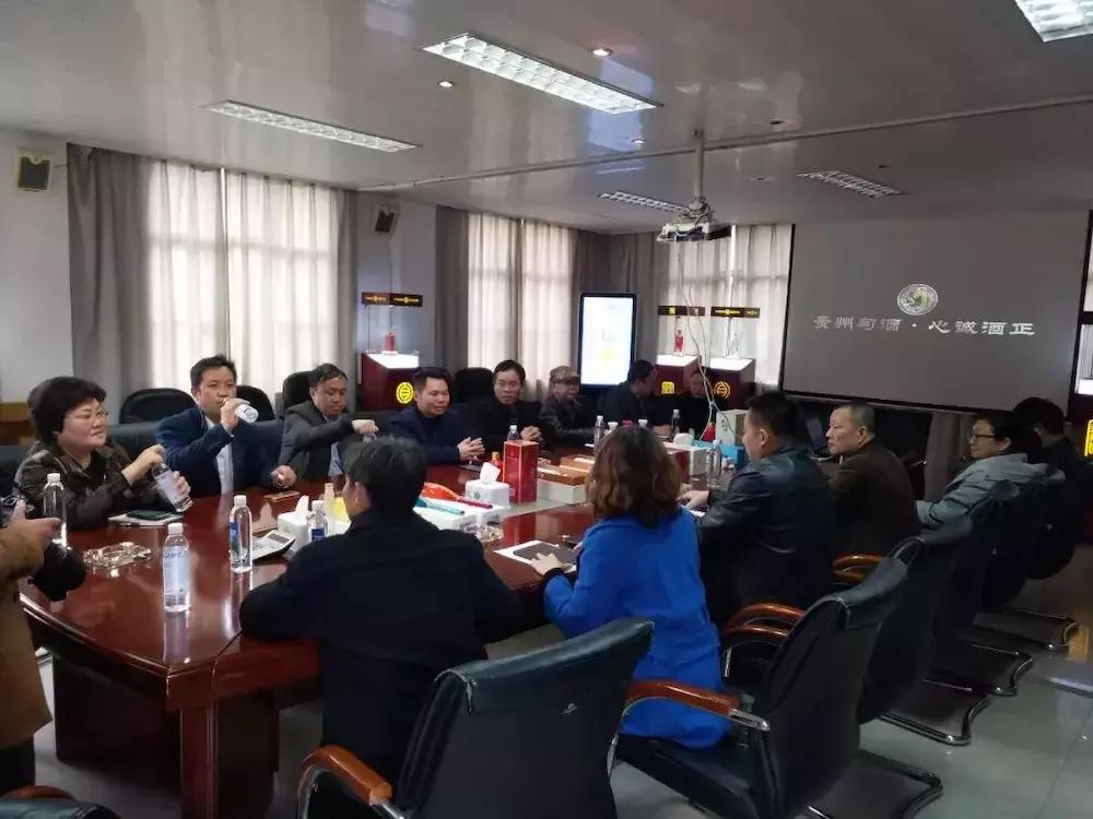 匀酒飘香•都匀作家走进企业座谈采风