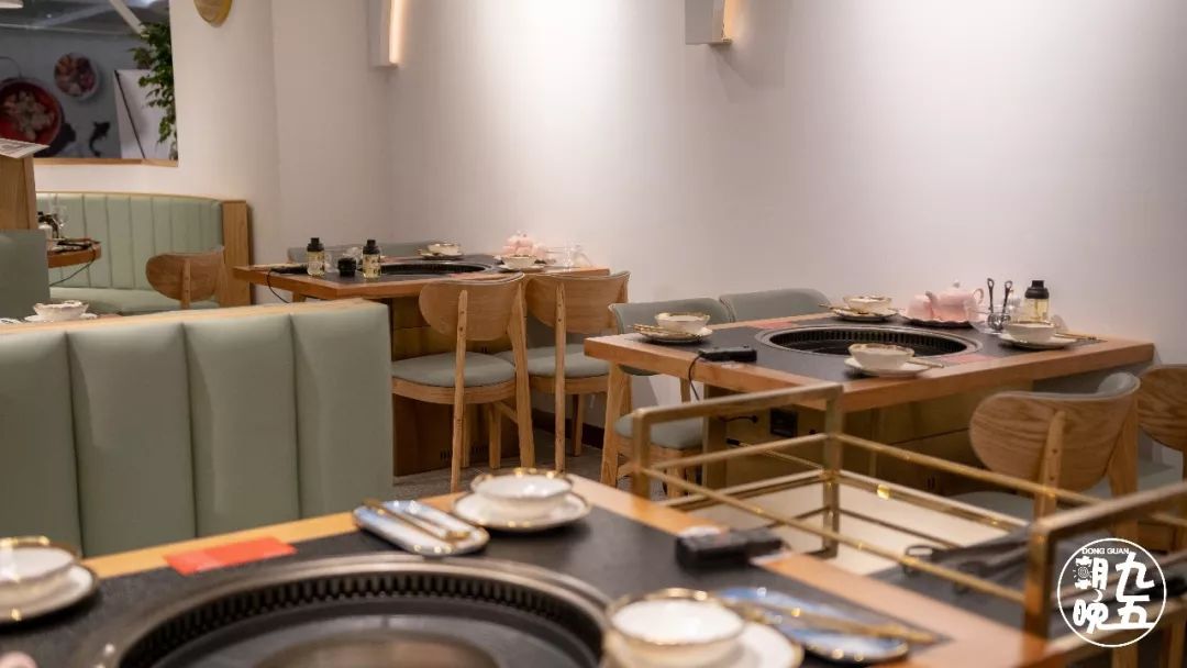 东莞首家火锅+烤肉一体涮就在万江家汇城，几百人排队等着吃