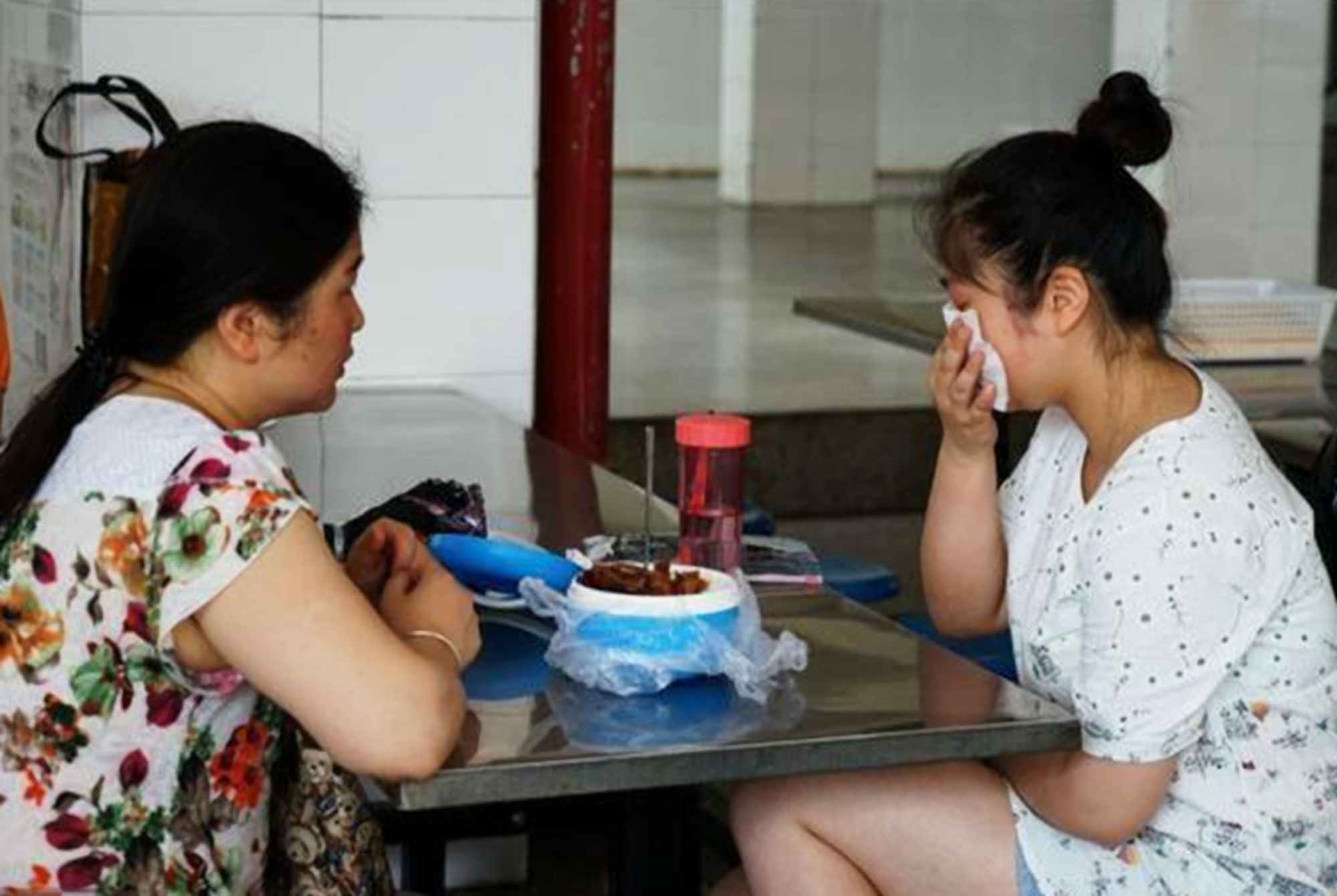 为什么坐月子期间不能流泪,为何坐月子哭对眼睛不好