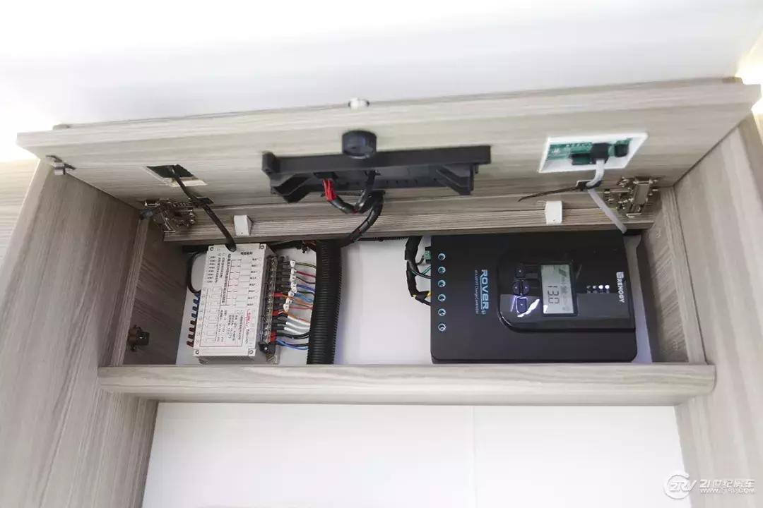 飞翔小额头自动挡房车,小额头依维柯房车c型房车