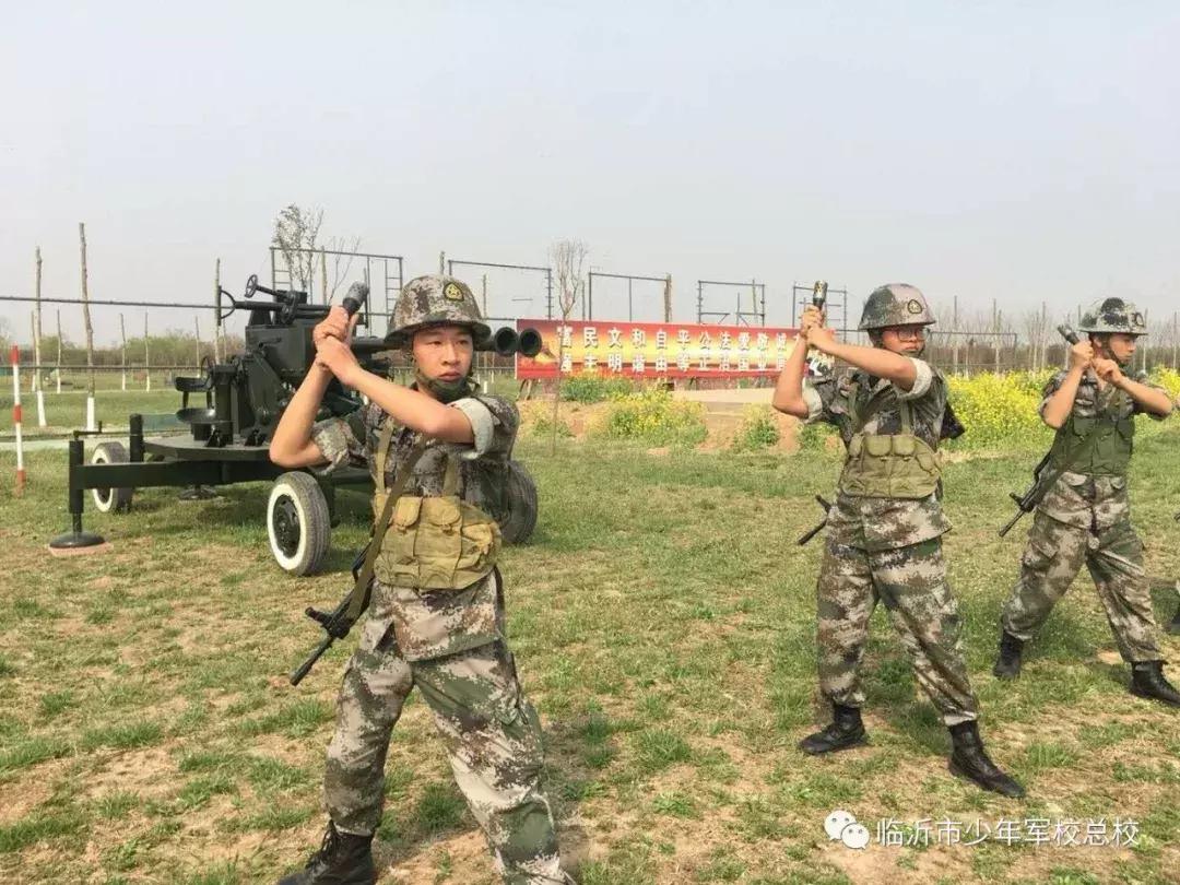 少儿军事夏令营暑假班,军事夏令营助力孩子们实现蜕变