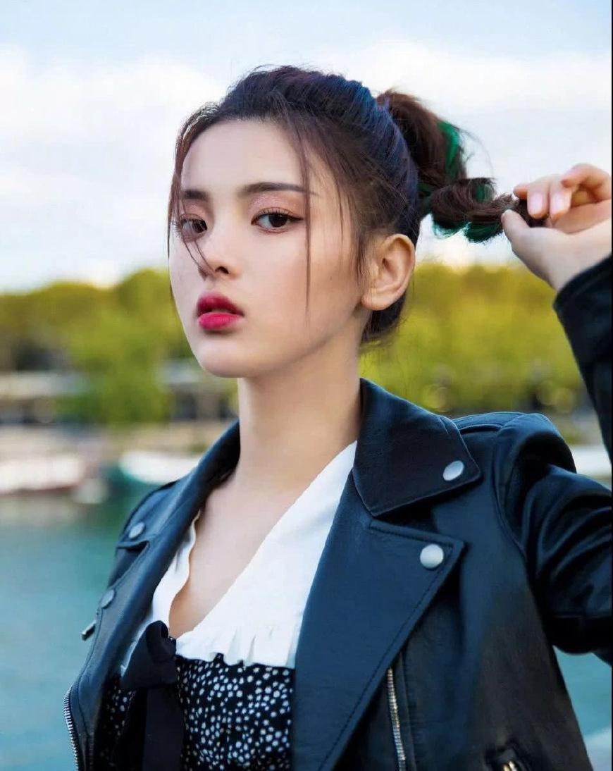 杨超越爬长城完整视频,杨超越爬长城