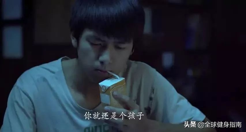 杨紫主动献吻的肌肉男有多帅？圈妹上亿，经历堪称翻版彭于晏