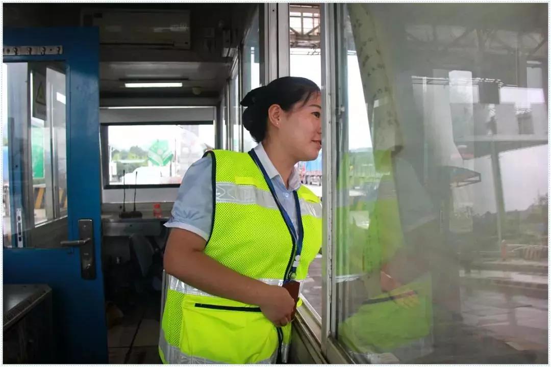 暴雨吊桥救人,暴雨救援桥