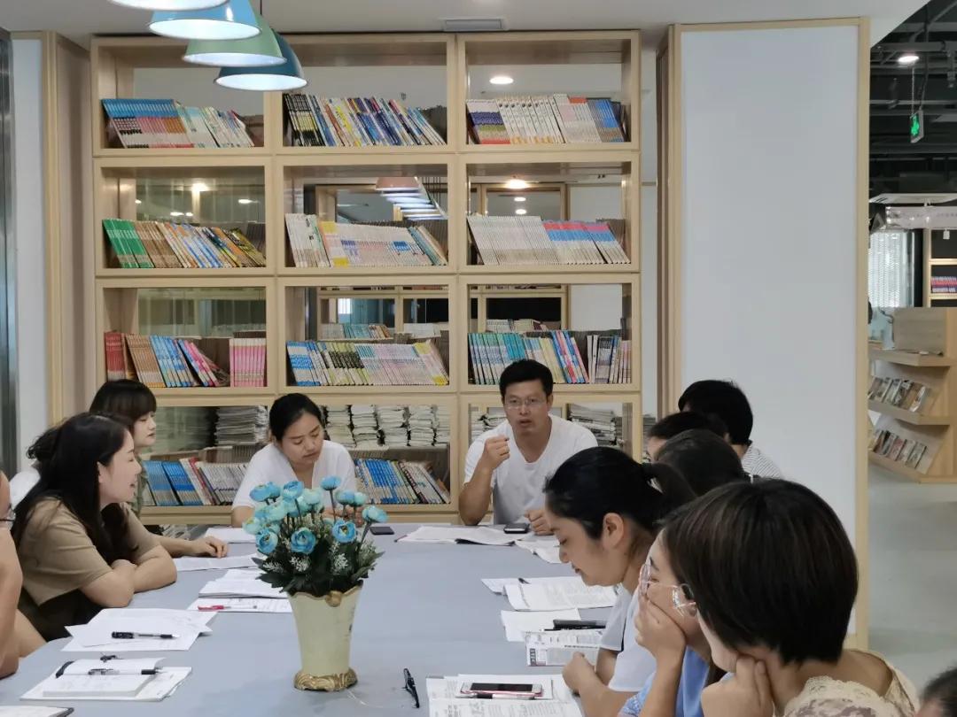 教师如何培养小学生的阅读能力,小学教师靠阅读成功