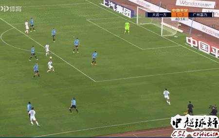 中超罕见1幕：本土悍将看到对手受伤踢出界遭队友怒斥