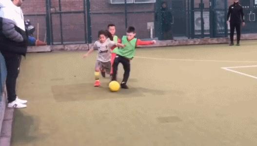 伊朗6岁足球神童阿拉特的肌肉,伊朗足球小男孩训练