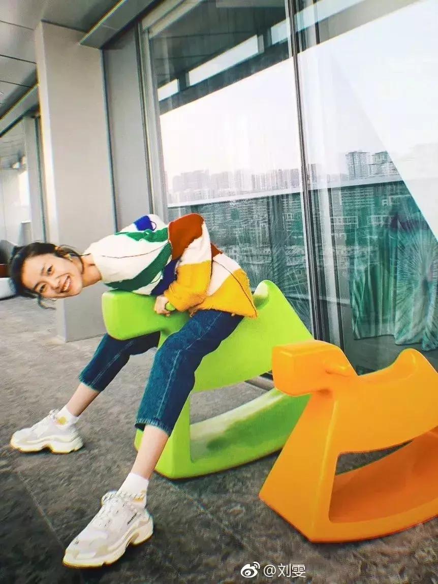 翻遍刘雯街拍,这3套最百搭