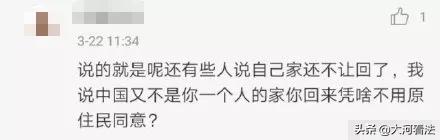 13岁男孩跟着飞机飞行1.5小时,14岁男孩躲在飞机里飞行一个小时