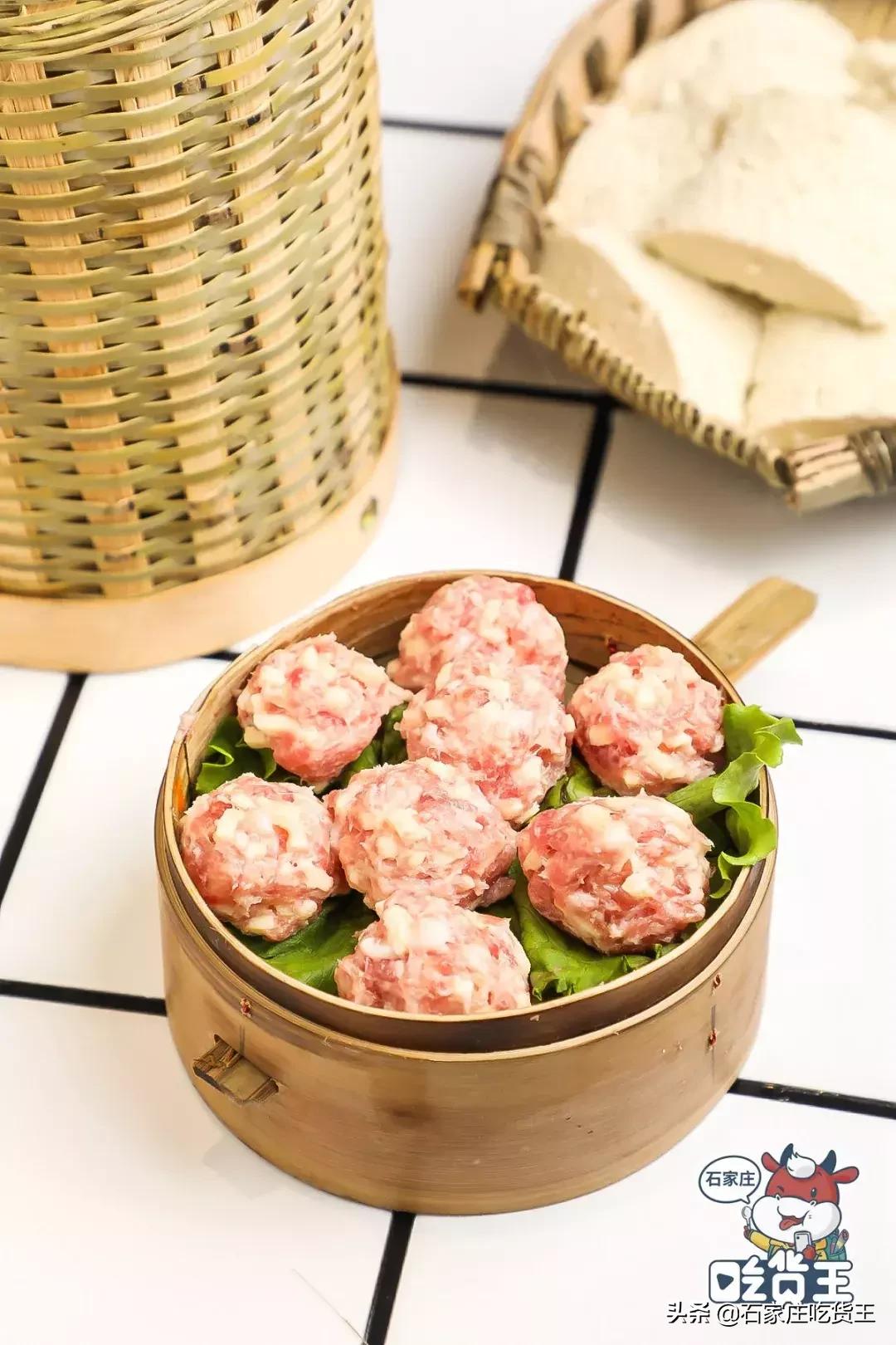 网红“爸爸”终于来了！1分钟就能吃的牛排火锅，连锅底都有肉