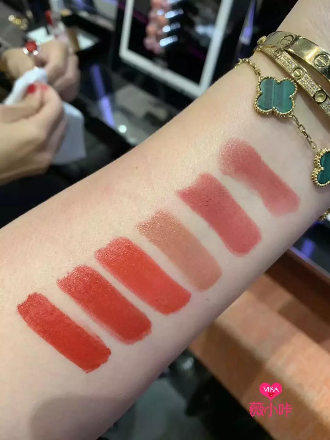 给女生买口红和包包意味着什么 (包包里必须要有的口红)