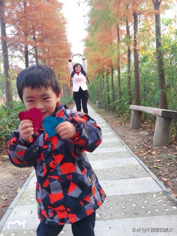 可爱的少妇自拍越来越丰满越来越成熟了