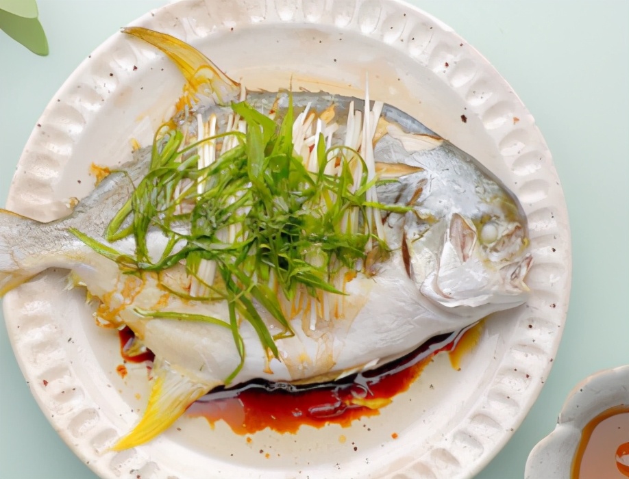清蒸鱼怎么做好吃要先用盐腌吗,清蒸鱼的营养与烹制技巧