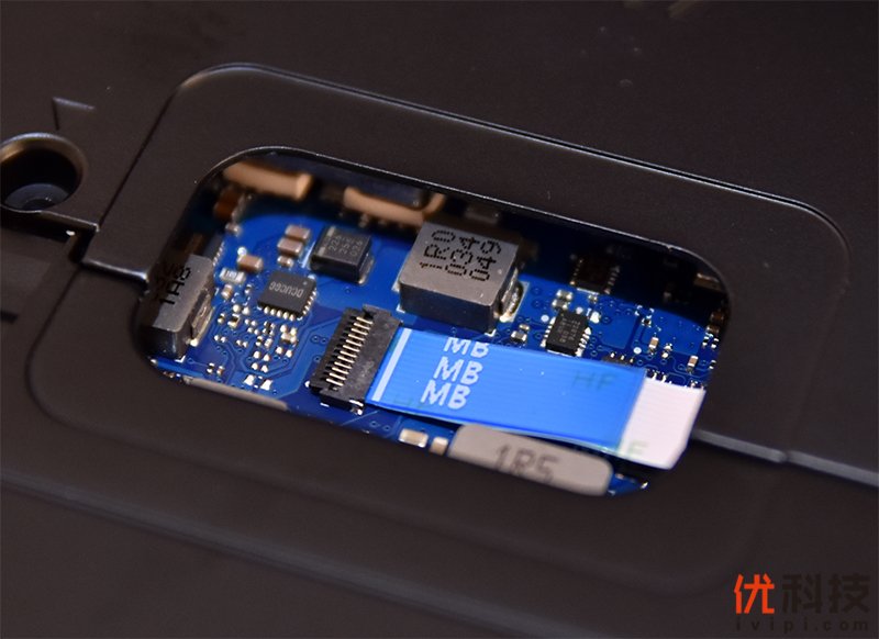 荣耀猎人v700风谷式散热,荣耀猎人游戏本v700i5款测评