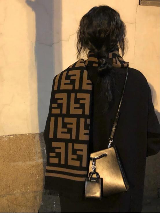 围巾臃肿难看,围巾臃肿