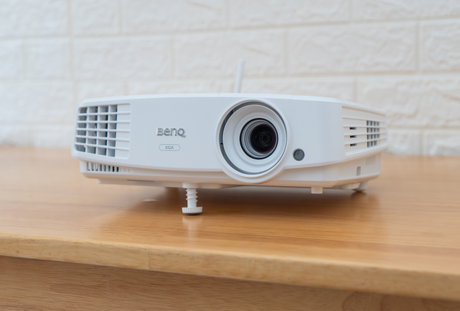 明基e500投影仪换灯泡划算吗,明基e500s投影仪多少钱一台