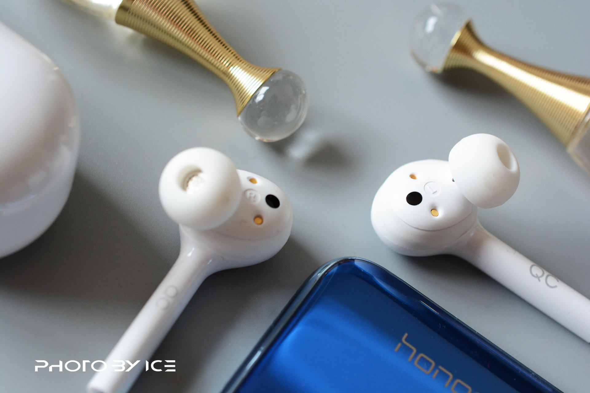 荣耀蓝牙耳机flypods3对比青春版,荣耀FlyPods青春版真无线蓝牙耳机