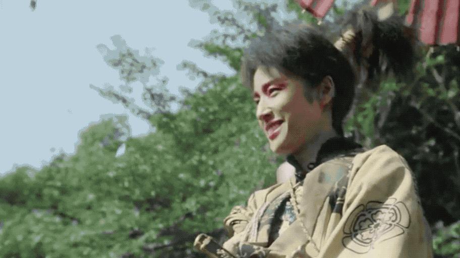 宝冢歌剧团男役可爱片段,宝冢歌剧团男役展示魅力