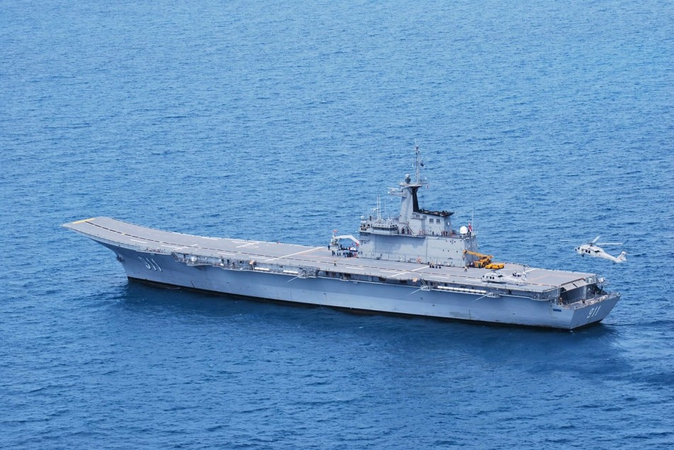 航母装备垂直起降舰载机数量极少 (航母上都有啥固定翼舰载机)