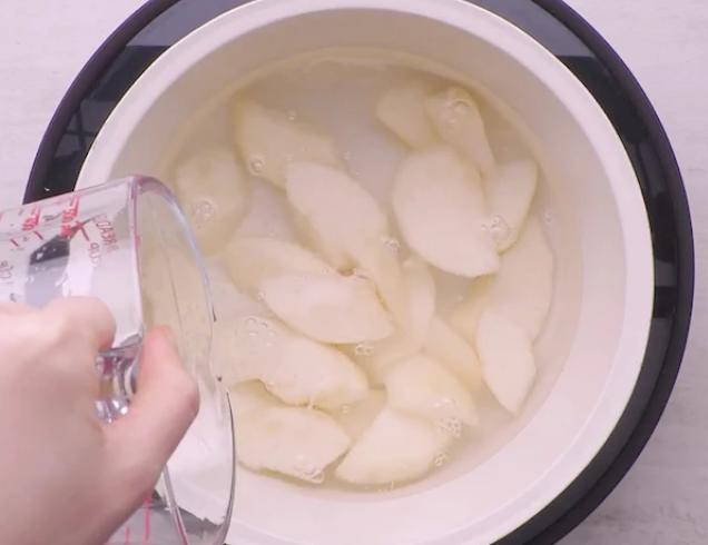 嗓子干痒咳嗽小妙招雪梨,枇杷雪梨汤的做法止咳一天喝几次