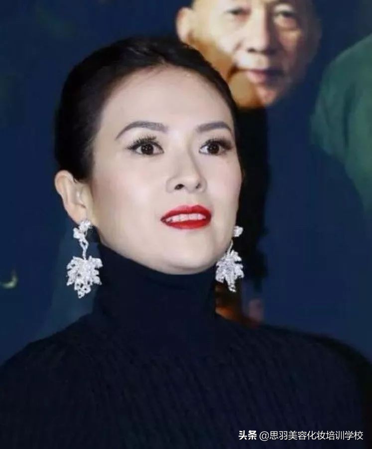 睫毛几根长到眼睛里扎眼怎么办,为什么你种的睫毛假性服帖