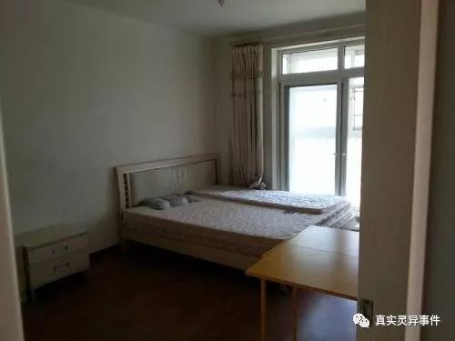 网友租房遇灵异事件,好几个菩萨房东却不带走,直到晚上出现响声