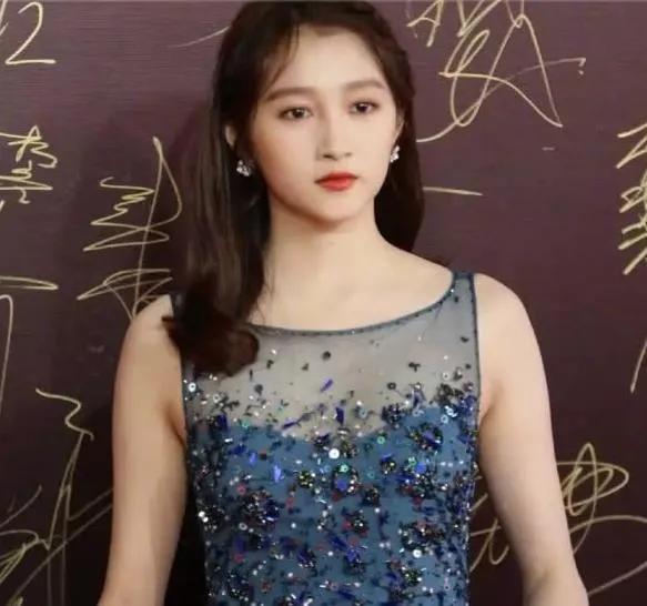 盘点明星红毯尴尬名场面,暴露身材的缺陷