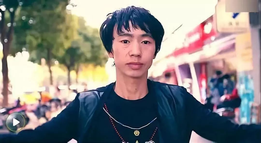 草根在天堂网红在地狱:流浪大师暴富,朱之文遭勒索,庞麦郎遗忘