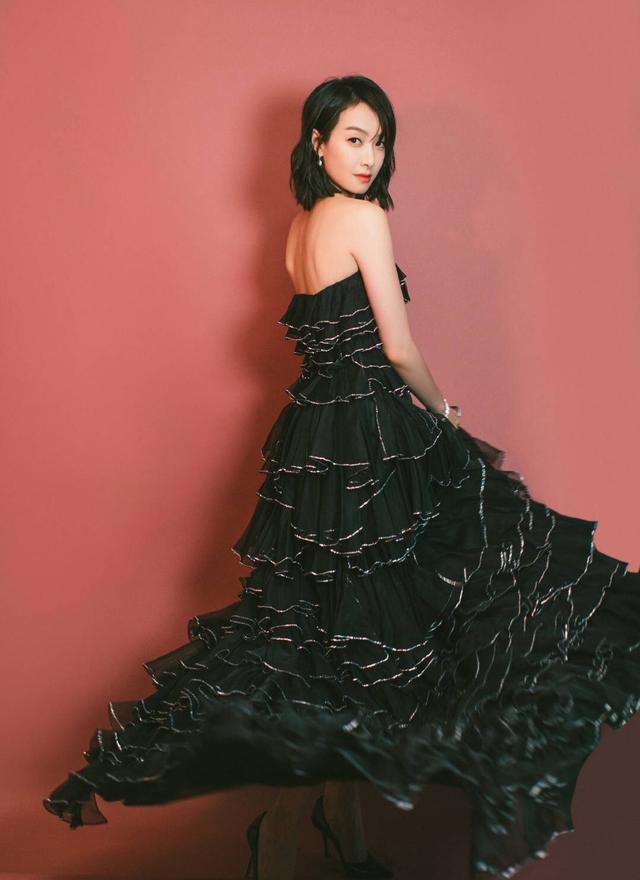 宋茜新剧持续傻白甜演技令人出戏 (宋茜新剧穿搭堪称职场教科书)