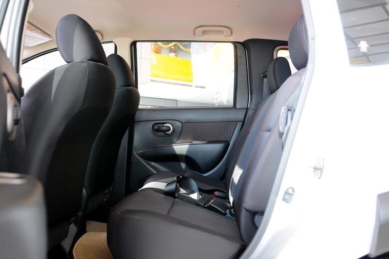 性价比和飞度差不多的车型,2014日产骊威1.6l自动挡车怎么样