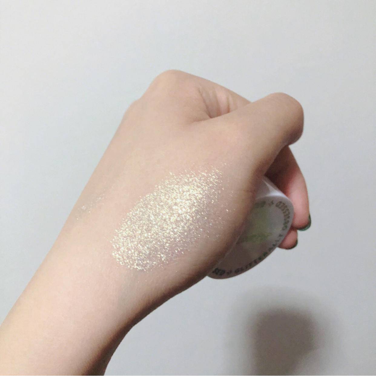 眼睛比较敏感用什么质地的眼影,眼睛凸买什么色的眼影