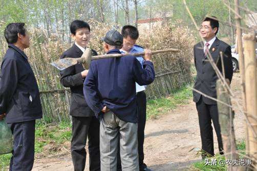 村里胡搅蛮缠的人怎么对付,碰到强势的村干部怎么沟通