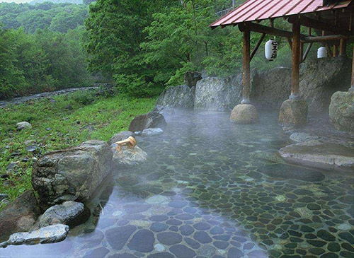 拉萨周边旅游温泉,拉萨市区温泉推荐