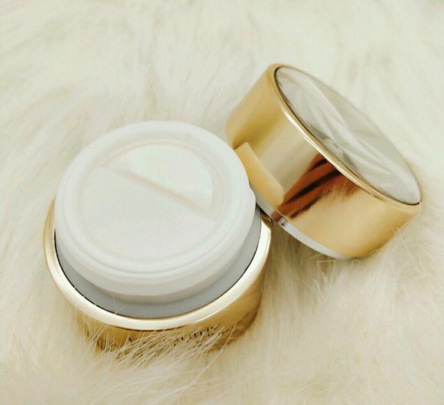 25岁用眼霜还是眼精华,25岁一定要选眼霜