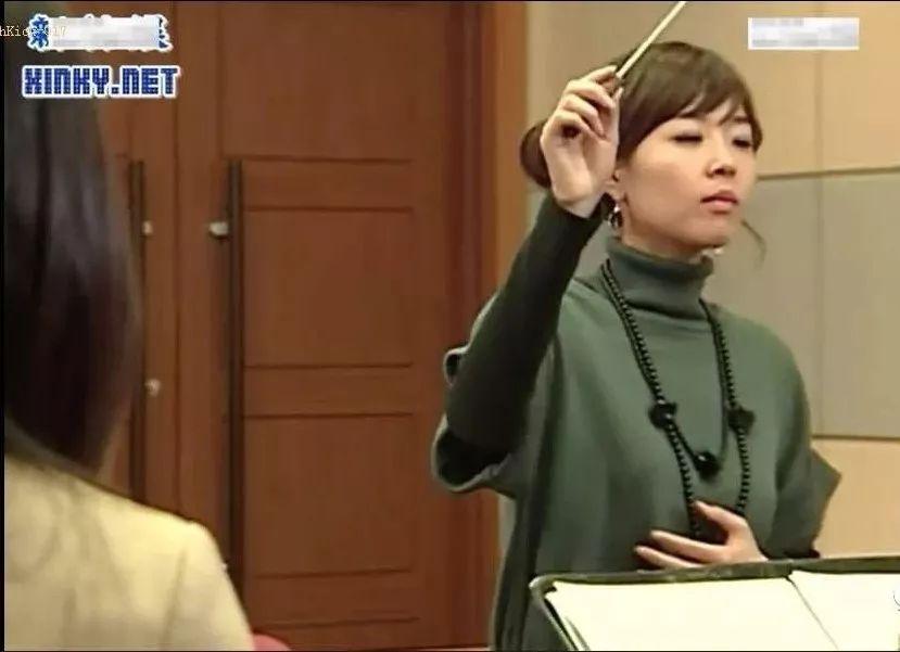 天后因队友吸du人气暴跌，公开承认整形却成蛇精下巴，瘦到脱相