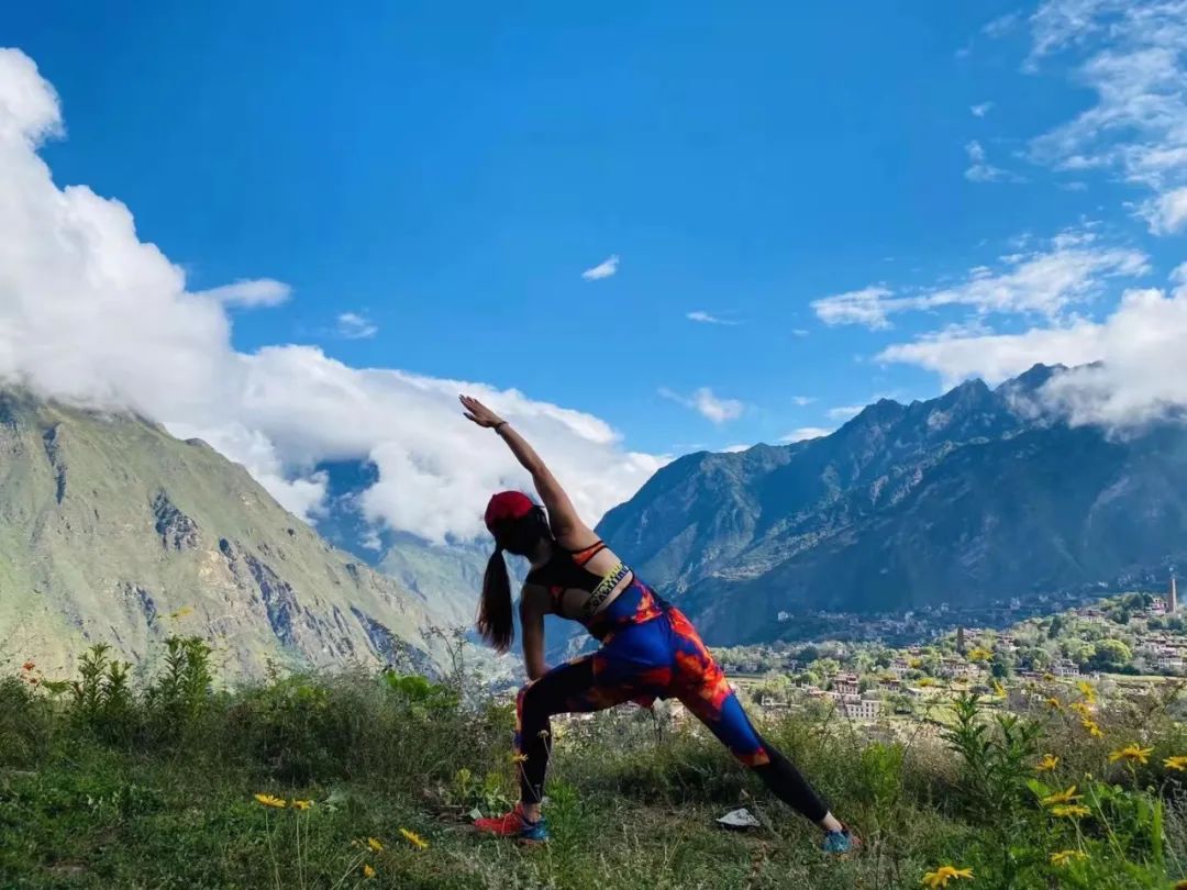 我最爱的红色冲锋衣,红色冲锋衣怎么搭配都丑