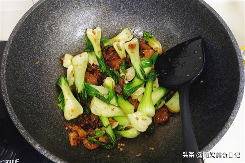 烧烤干炒面家常做法,天热了吃烧烤完整版