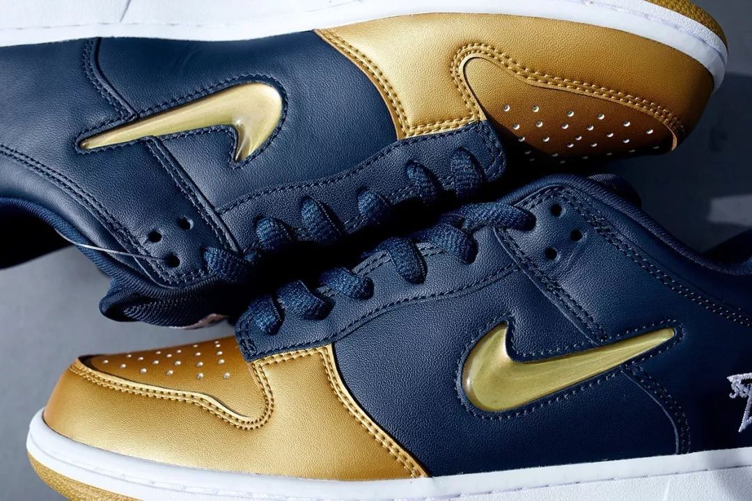 yeezy鞋子买大一点,yeezy最新发布篮球鞋