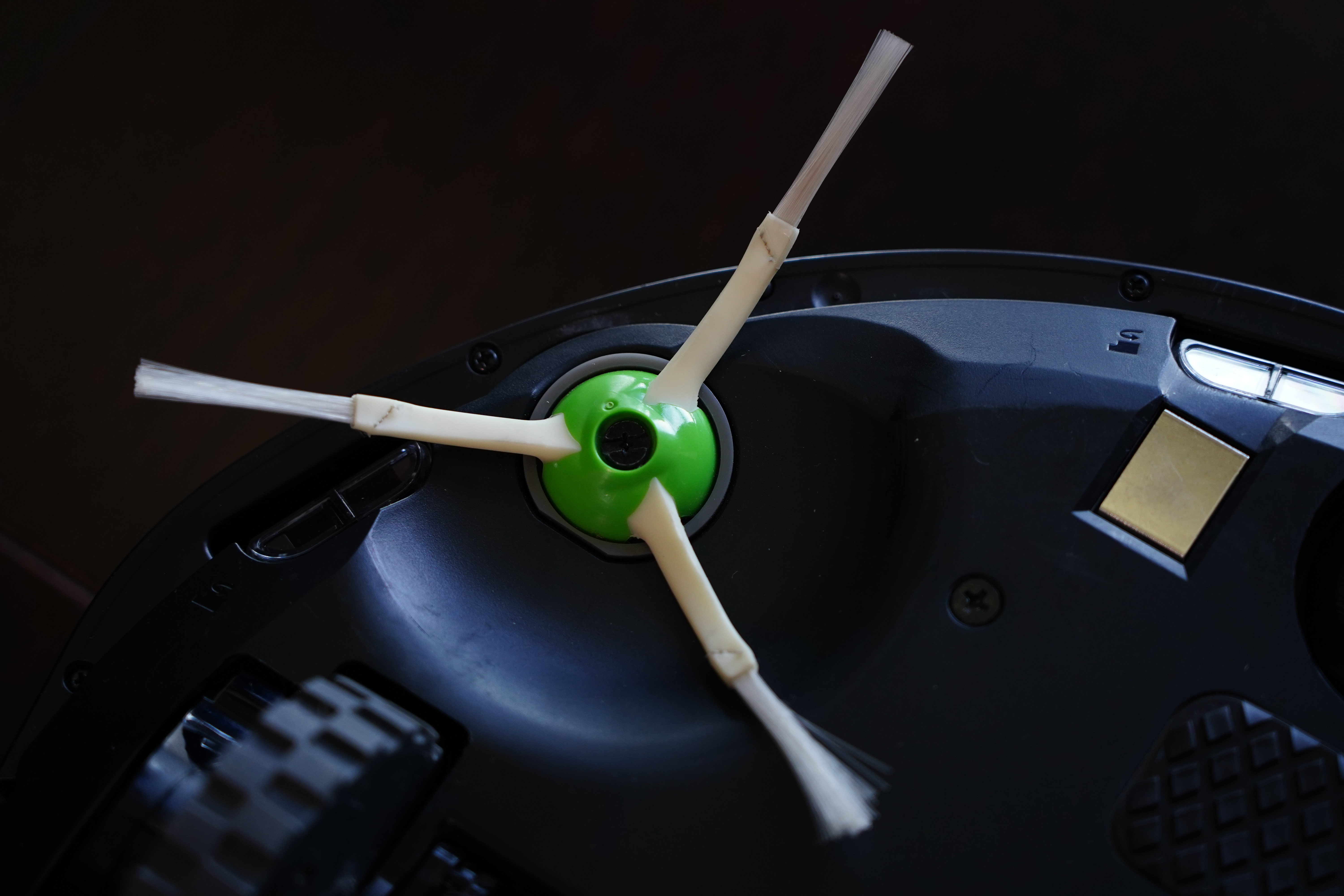 iroboti4扫地机器人使用教程,自动集尘扫地机器人清洁