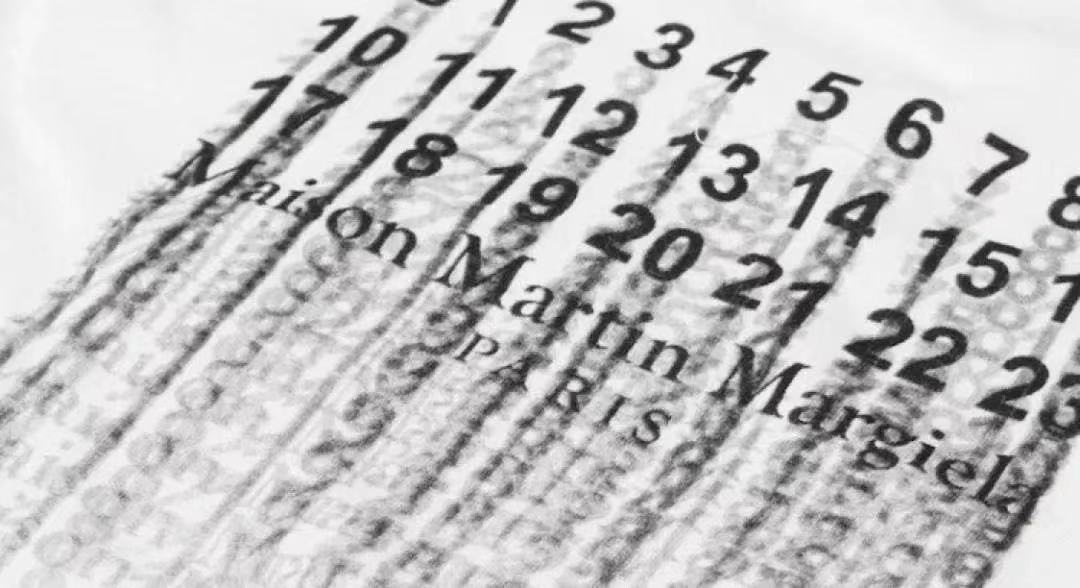 花5000块钱买个猪蹄子鞋穿,我已经跟不上潮流了…