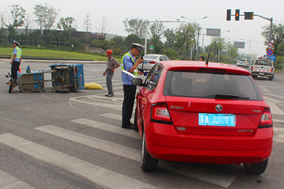 交警提醒5种闯红灯行为不再扣分,交通违法不小心闯红灯