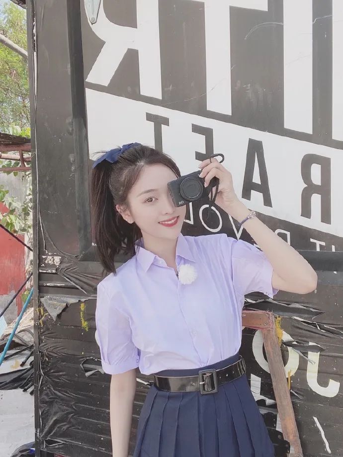 吴宣仪渔网袜穿搭,吴宣仪黑色丝袜日常搭配